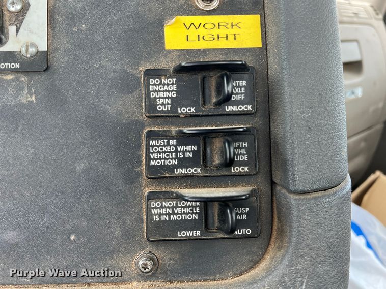 image for item DS8314 2010 Freightliner Cascadia  semi truck