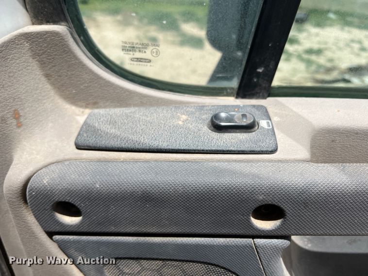 image for item DS8314 2010 Freightliner Cascadia  semi truck