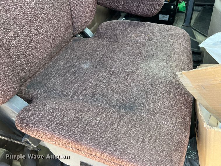 image for item DS8314 2010 Freightliner Cascadia  semi truck