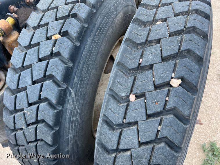 image for item DS8314 2010 Freightliner Cascadia  semi truck