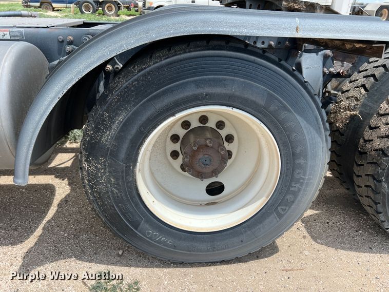 image for item DS8314 2010 Freightliner Cascadia  semi truck