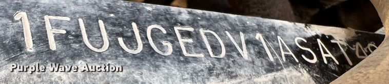 image for item DS8314 2010 Freightliner Cascadia  semi truck