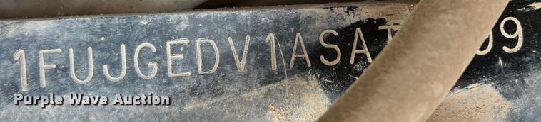 image for item DS8314 2010 Freightliner Cascadia  semi truck