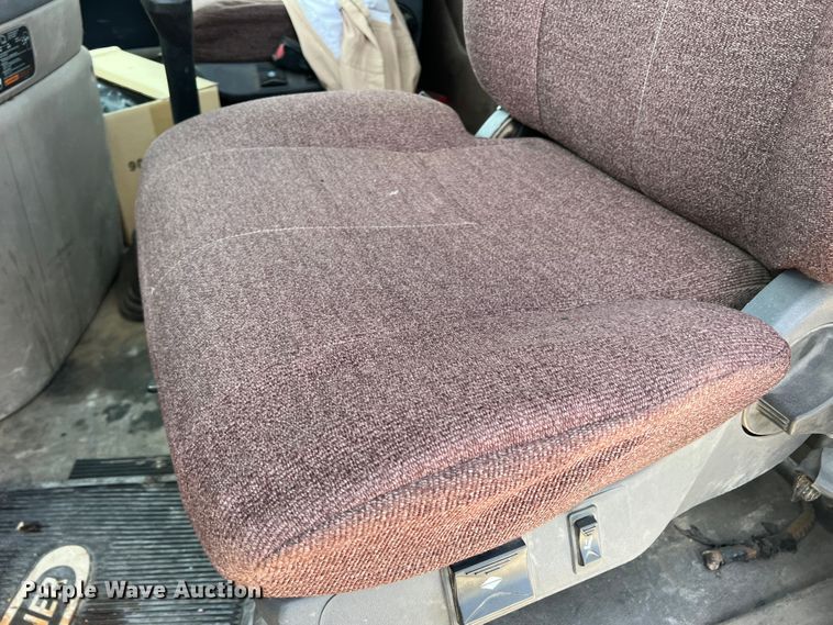 image for item DS8315 2010 Freightliner Cascadia  semi truck