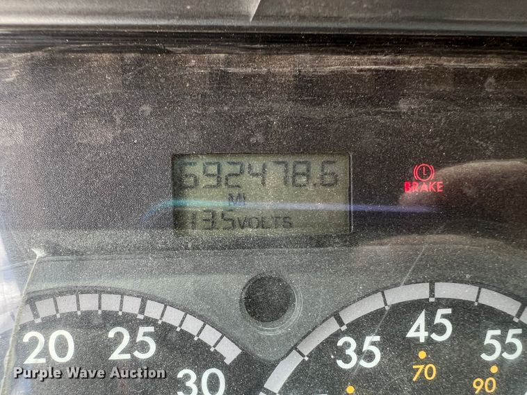 image for item DS8315 2010 Freightliner Cascadia  semi truck