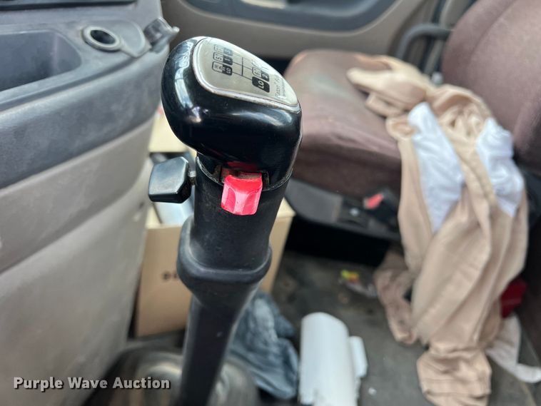 image for item DS8315 2010 Freightliner Cascadia  semi truck