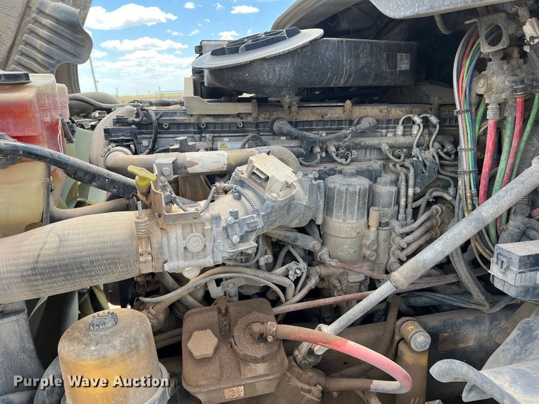 image for item DS8315 2010 Freightliner Cascadia  semi truck