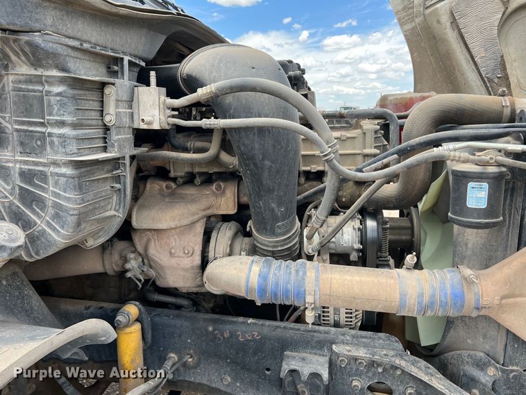 image for item DS8315 2010 Freightliner Cascadia  semi truck