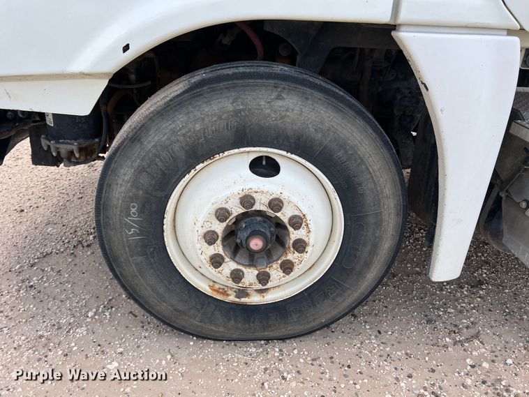 image for item DS8315 2010 Freightliner Cascadia  semi truck