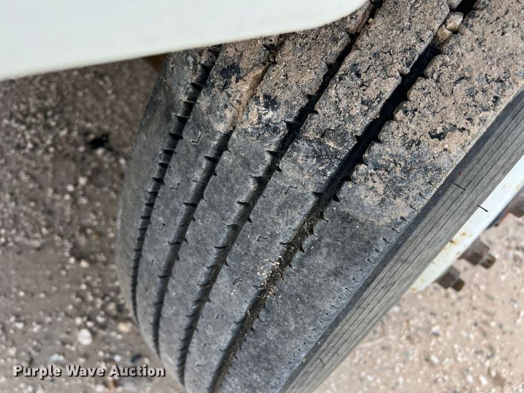 image for item DS8315 2010 Freightliner Cascadia  semi truck