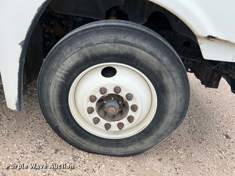 image for item DS8315 2010 Freightliner Cascadia  semi truck