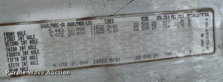 image for item DS8315 2010 Freightliner Cascadia  semi truck