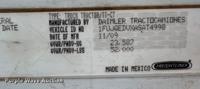 image for item DS8315 2010 Freightliner Cascadia  semi truck