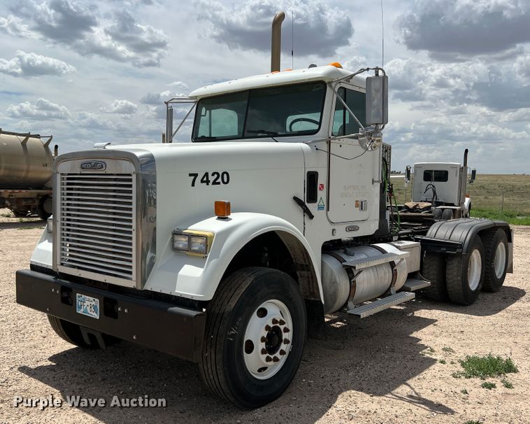 image for item DS8319 2008 Freightliner FLD  semi truck