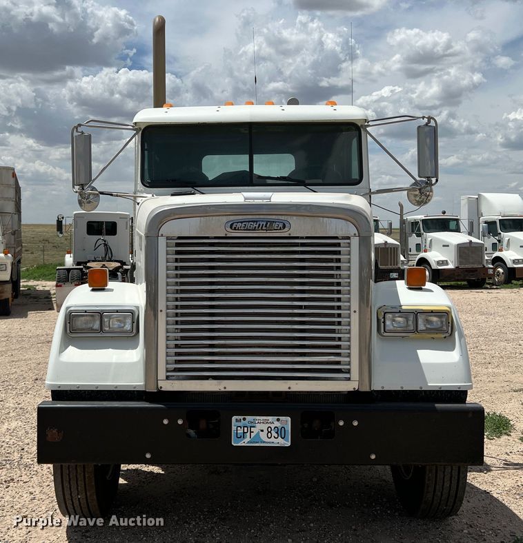 image for item DS8319 2008 Freightliner FLD  semi truck