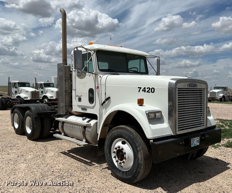 image for item DS8319 2008 Freightliner FLD  semi truck