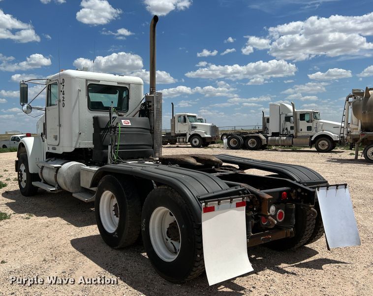 image for item DS8319 2008 Freightliner FLD  semi truck