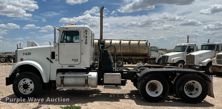 image for item DS8319 2008 Freightliner FLD  semi truck