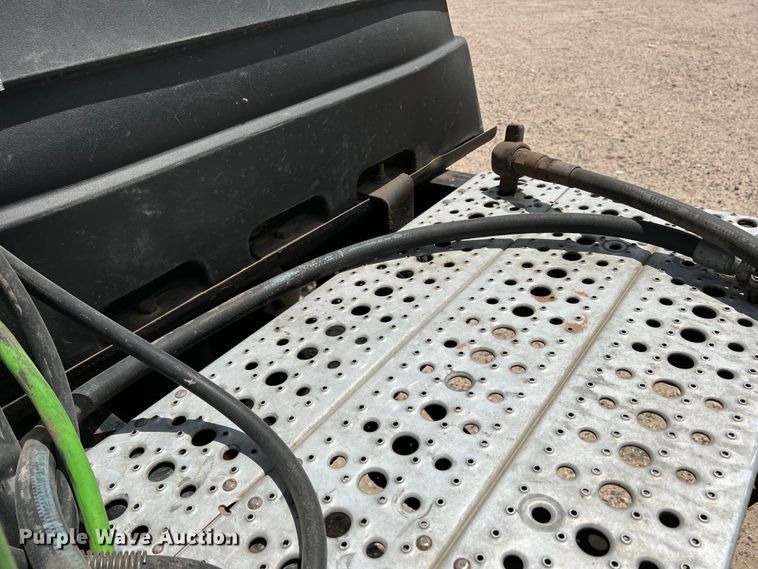 image for item DS8319 2008 Freightliner FLD  semi truck