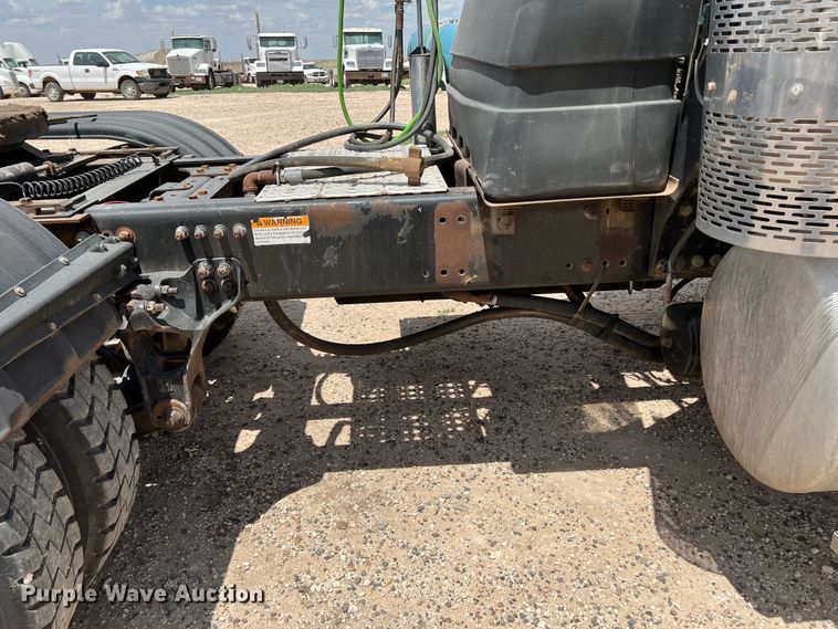 image for item DS8319 2008 Freightliner FLD  semi truck