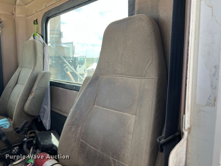 image for item DS8319 2008 Freightliner FLD  semi truck