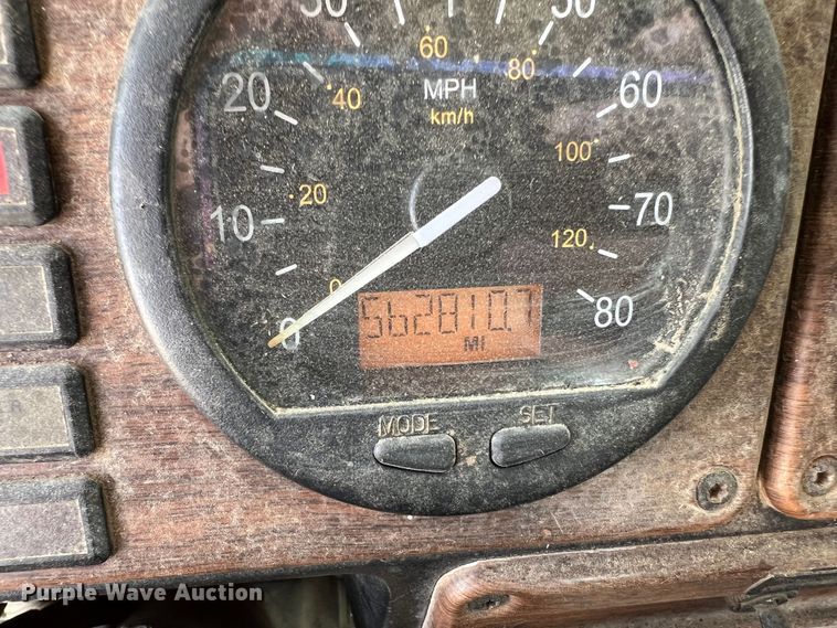 image for item DS8319 2008 Freightliner FLD  semi truck