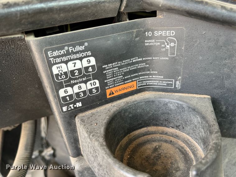 image for item DS8319 2008 Freightliner FLD  semi truck