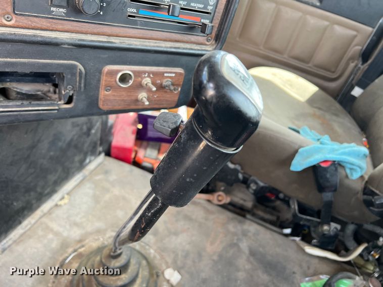 image for item DS8319 2008 Freightliner FLD  semi truck