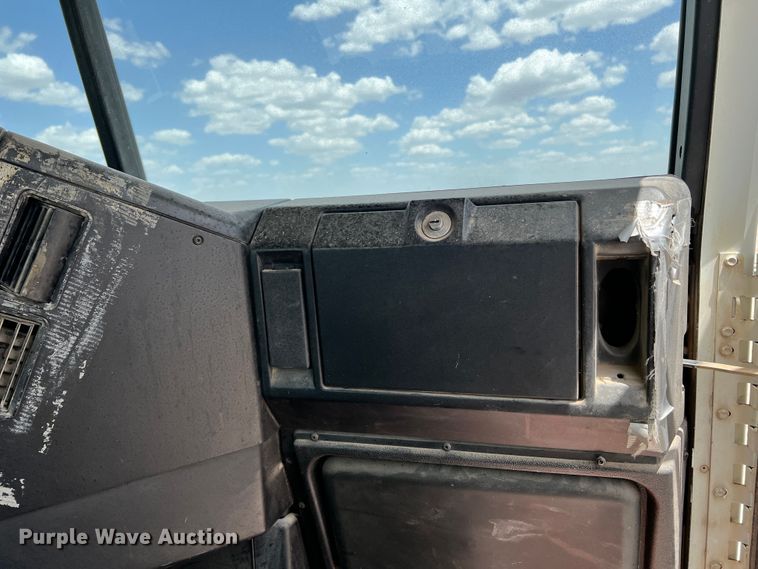 image for item DS8319 2008 Freightliner FLD  semi truck