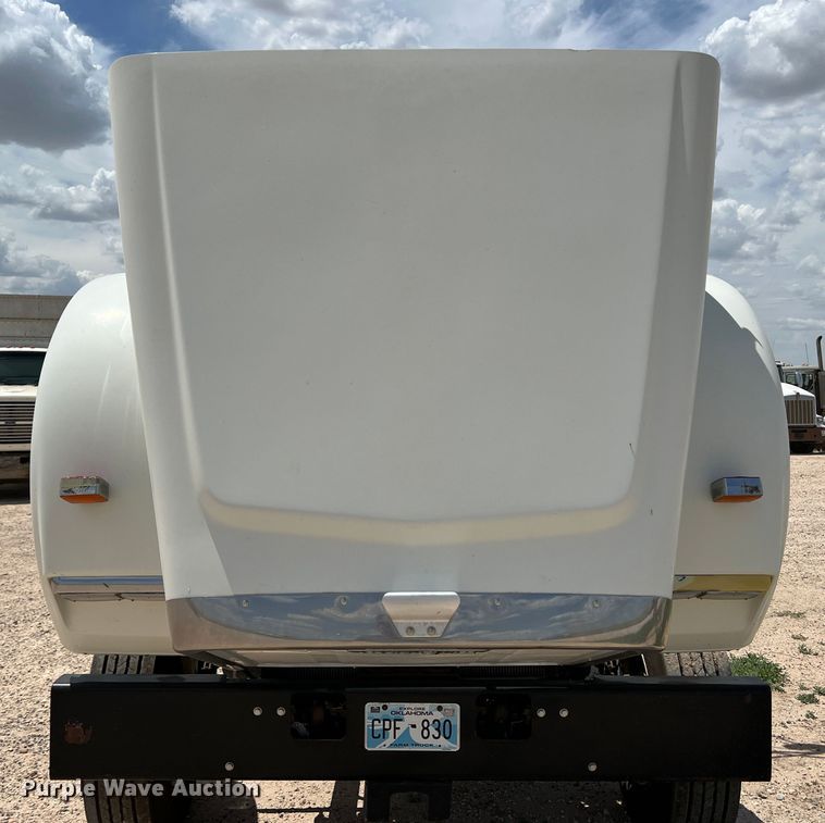 image for item DS8319 2008 Freightliner FLD  semi truck