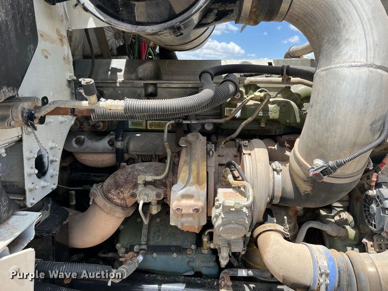 image for item DS8319 2008 Freightliner FLD  semi truck