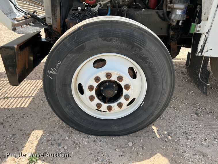 image for item DS8319 2008 Freightliner FLD  semi truck