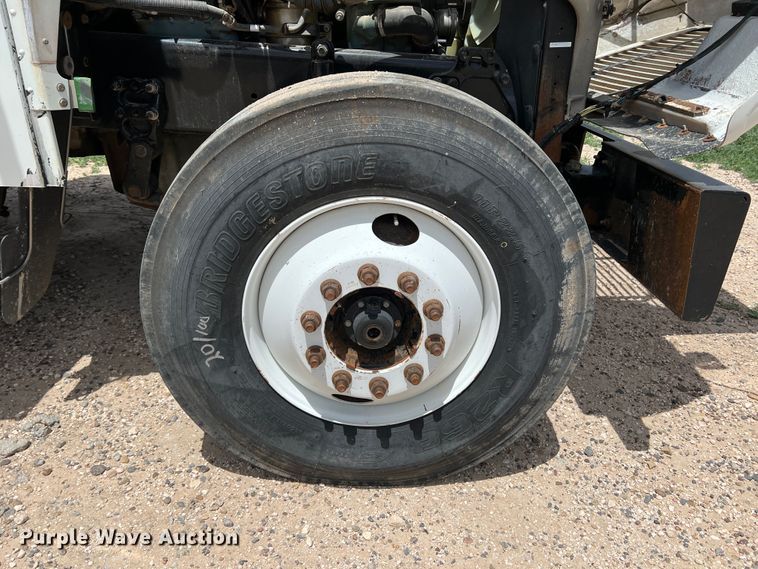 image for item DS8319 2008 Freightliner FLD  semi truck