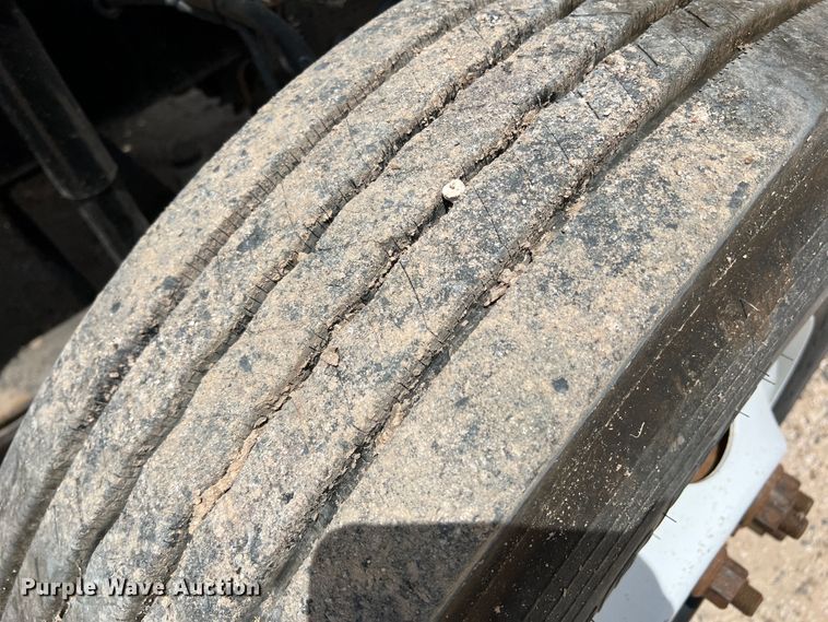 image for item DS8319 2008 Freightliner FLD  semi truck