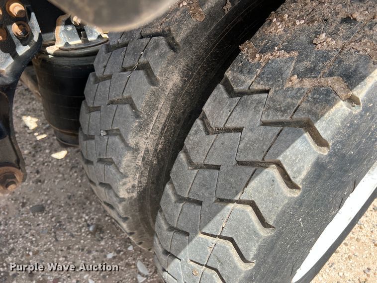 image for item DS8319 2008 Freightliner FLD  semi truck