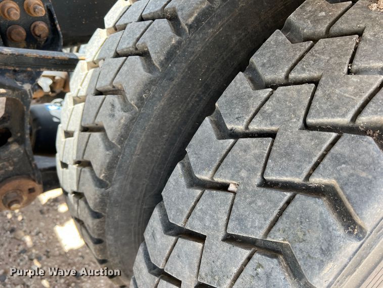 image for item DS8319 2008 Freightliner FLD  semi truck