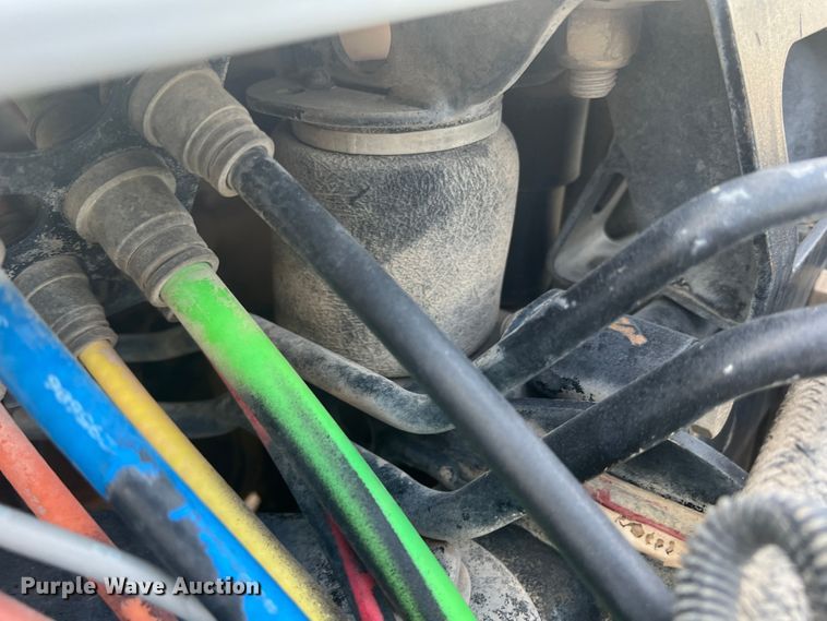 image for item DS8320 2011 Kenworth T800  semi truck