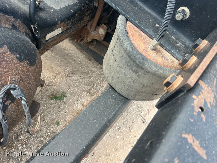 image for item DS8320 2011 Kenworth T800  semi truck