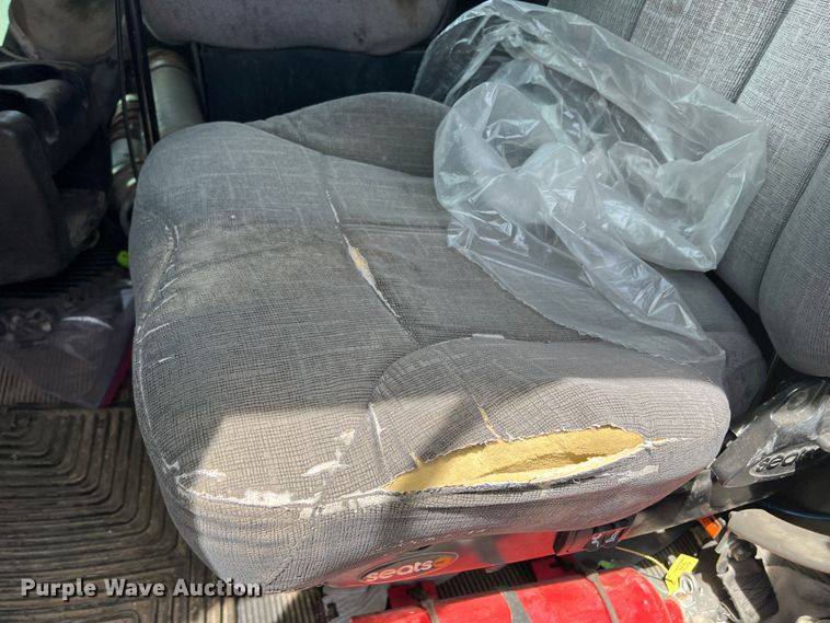 image for item DS8320 2011 Kenworth T800  semi truck