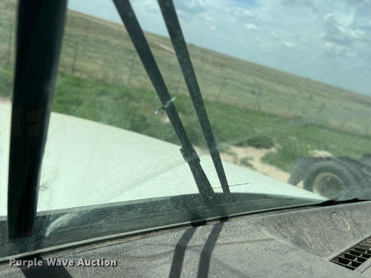 image for item DS8320 2011 Kenworth T800  semi truck