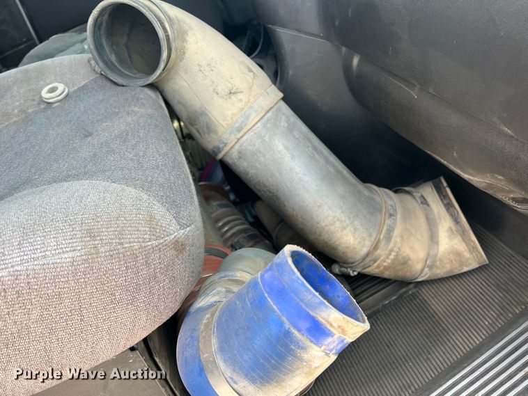 image for item DS8320 2011 Kenworth T800  semi truck