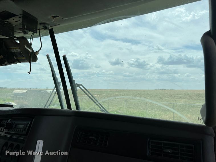 image for item DS8320 2011 Kenworth T800  semi truck