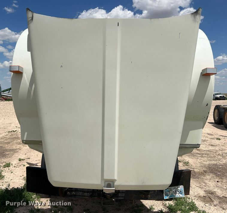 image for item DS8320 2011 Kenworth T800  semi truck