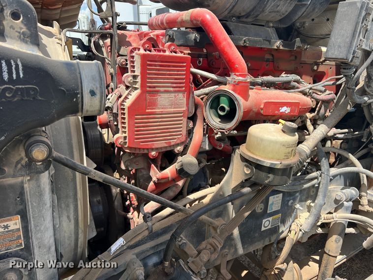 image for item DS8320 2011 Kenworth T800  semi truck