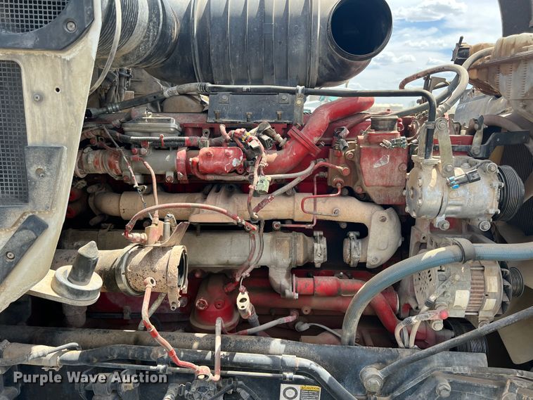 image for item DS8320 2011 Kenworth T800  semi truck