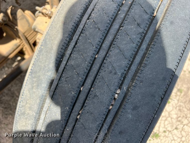 image for item DS8320 2011 Kenworth T800  semi truck