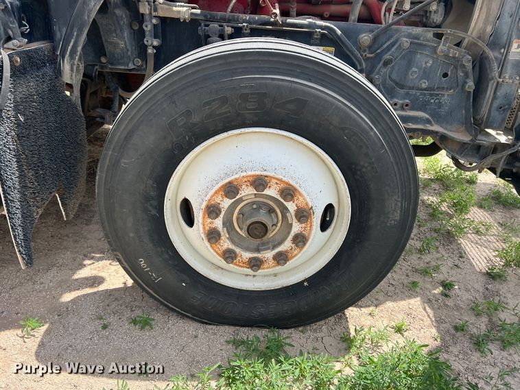 image for item DS8320 2011 Kenworth T800  semi truck