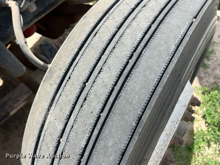 image for item DS8320 2011 Kenworth T800  semi truck