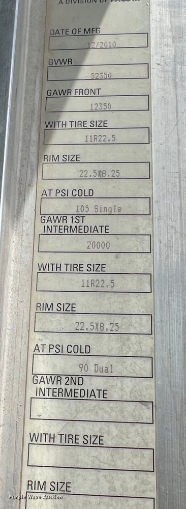 image for item DS8320 2011 Kenworth T800  semi truck