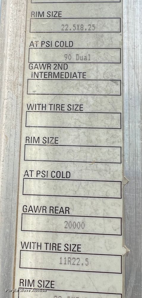 image for item DS8320 2011 Kenworth T800  semi truck